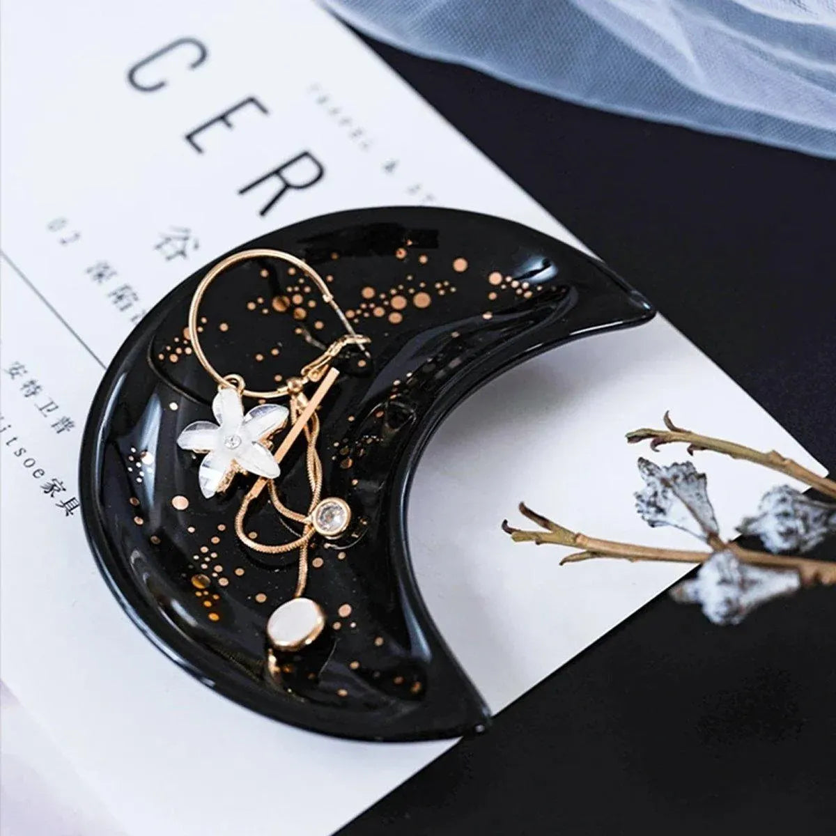 Moon Shaped Decorative Plate Fruit Tray Jewelry Storage Rack Dip Saucer for Home – view 6
